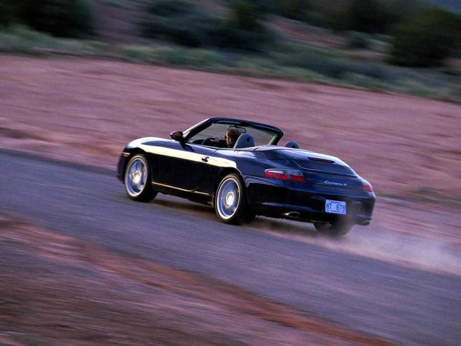  Porsche 911 Carrera 4 Cabriolet 2004 года  (фото 5 из 10)